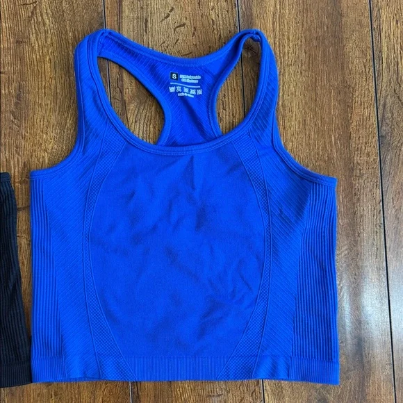 Cropped Ribbed Tanks - Picture 2 of 4